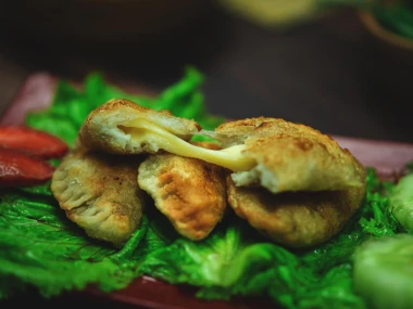 Cireng adalah makanan ringan khas Sunda yang terbuat dari tepung tapioka (aci dalam bahasa Sunda) yang digoreng.