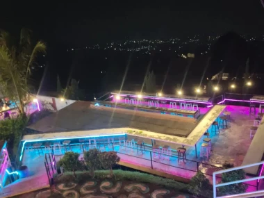 Dapur Caringin Tilu (Cartil): Warung Kayu dengan City Light Terdekat