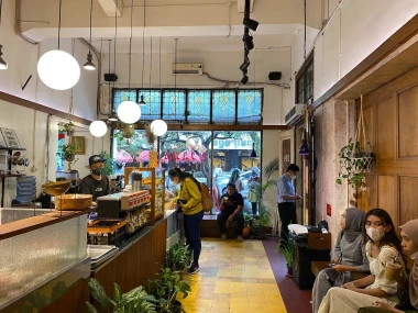 Kopi Toko Djawa: Nostalgia Buku dan Mesin Ketik