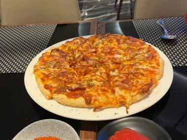 Pizza Plates – Hotel Indigo Bandung Dago Pakar