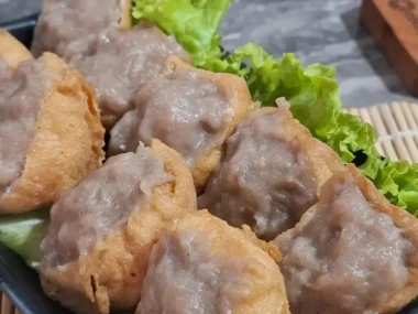 Tahu bakso, salah satu olahan bakso yang sedang naik daun belakangan ini. (Cookpad)*