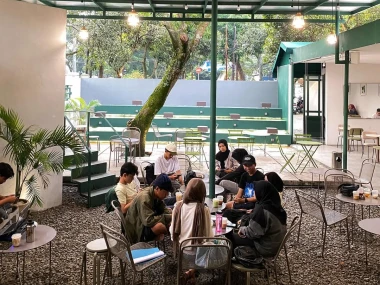Terra Coffee & Space: Living Wall Paradise