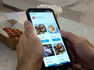 Soeat memanfaatkan teknologi untuk menyederhanakan seluruh alur pemesanan di restoran atau kafe. Soeat menghilangkan interaksi manual yang memakan waktu.