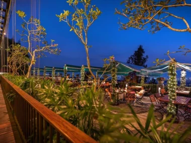 Suasana di The Valley Bistro Cafe.