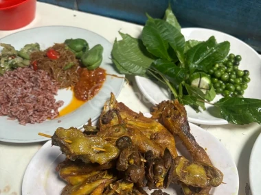 Warnas Mang Adja Thea.