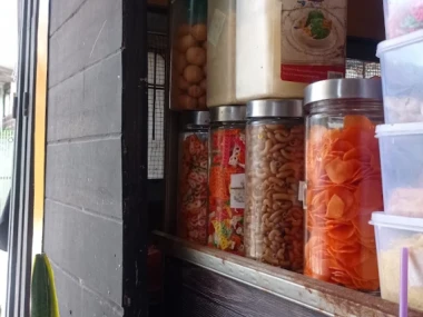 Kantin Seblak Nenek. 