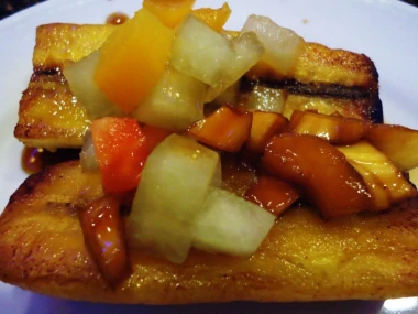 Colenak adalah makanan tradisional Jawa Barat, khususnya Bandung, yang terbuat dari tape singkong (peuyeum) yang dibakar dan disajikan dengan lelehan gula aren (gula jawa) yang dicampur dengan parutan kelapa.