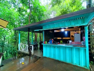 Warung Bandrek Tebing Keraton