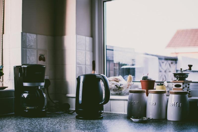 Menyeduh Teh Lebih Mudah dengan Kettle Elektrik dan Infuser Modern