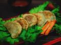Nama cireng merupakan singkatan dari 'aci digoreng'. Makanan ini biasanya memiliki tekstur yang kenyal di dalam dan renyah di luar, serta rasa yang gurih.