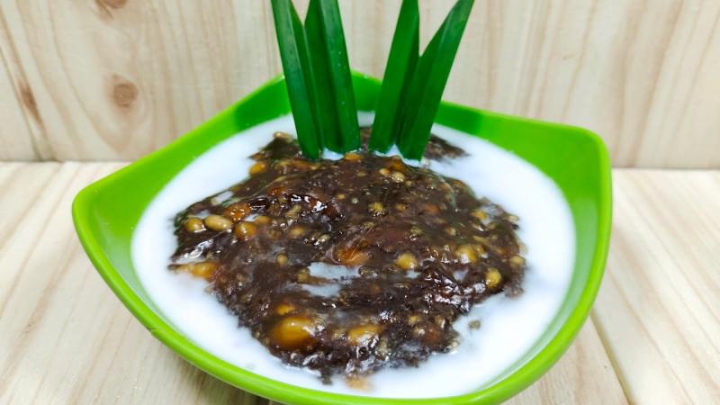 Telur kodok disajikan dengan kuah santan tetapi dapat dimodifikasi untuk tetap mendapatkan rasa gurih dan creamy tanpa santan.