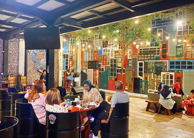 District Dago Cafe & Resto