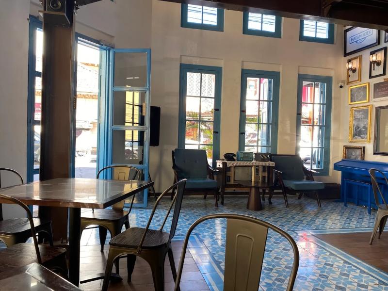 Madam Hoek: Vintage Breakfast Corner