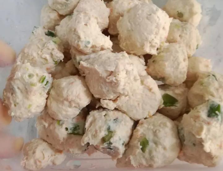 Bakso ayam yang dibuat tanpa tepung dan MSG. (Cookpad)