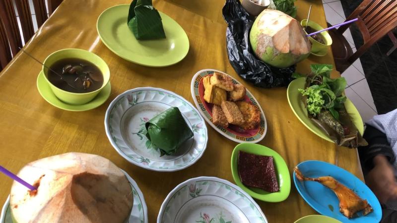 RM Nasi Timbel ( H. Komarudin)