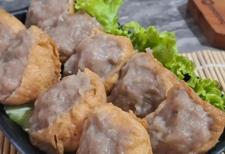 Tahu bakso, salah satu olahan bakso yang sedang naik daun belakangan ini. (Cookpad)*
