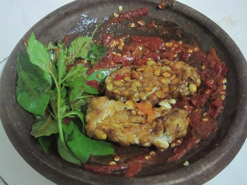 sambal tempe penyet kemangi