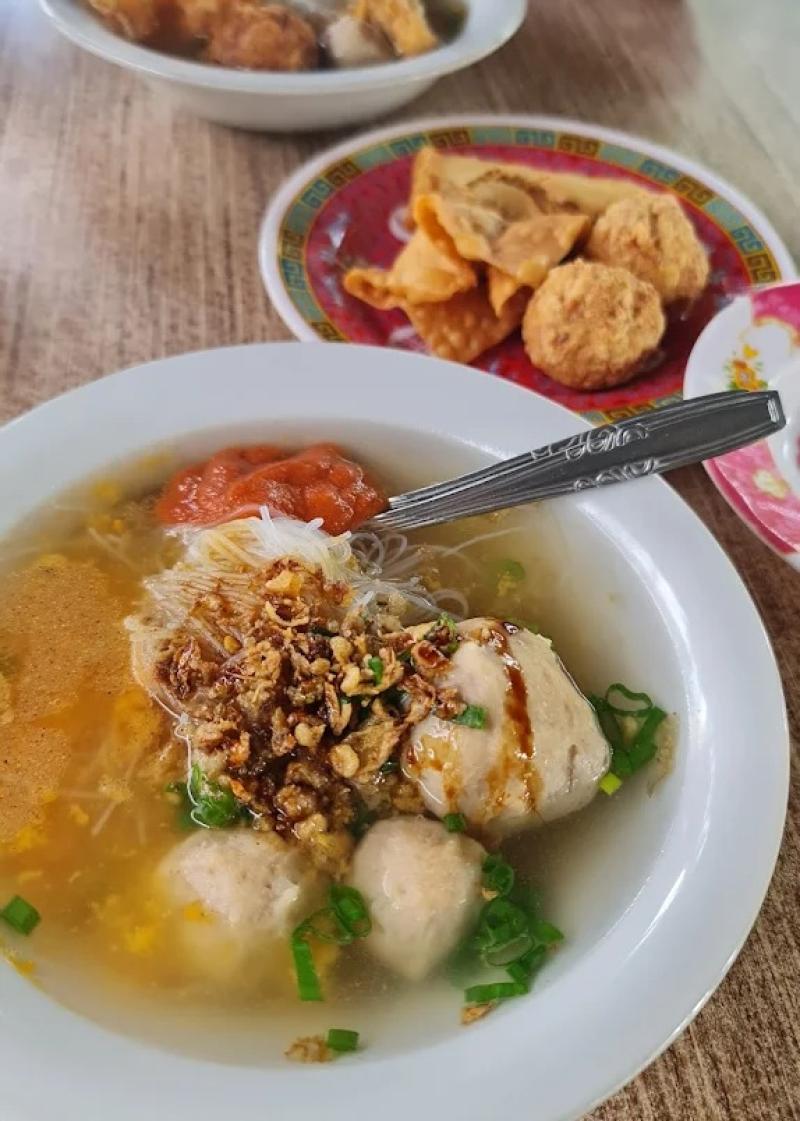 Baso Malang BoM dan Baso Malang Asli Maranatha menawarkan pengalaman bakso khas Malang yang otentik