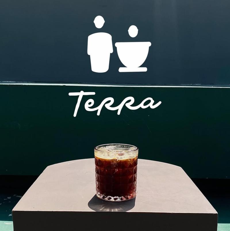 Terra Coffee & Space: Living Wall Paradise
