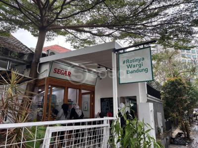 Makan Roti Jadul di Toko Roti Segar by Bonbake, Kuliner Baru yang Bikin ...