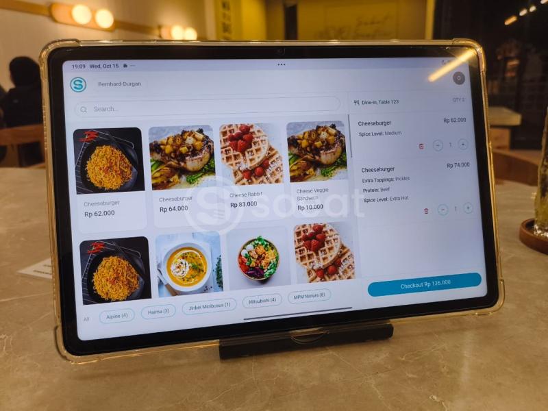 Penggunaan menu digital web-based Soeat memungkinkan restoran atau kafe melakukan update menu dan harga secara real-time, cepat, dan super mudah. Sehingga, menu selalu akurat dan menarik.