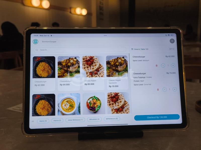 Menggunakan solusi digital memungkinkan pengusaha kuliner mengurangi kebutuhan tenaga front-of-house berlebih sehingga bisa menekan anggaran setiap bulannya. 