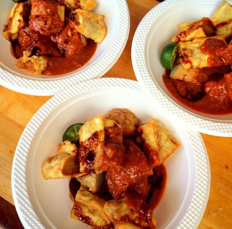 Jika mencari batagor yang benar-benar mewakili identitas Bandung, yang jujur dalam rasa dan royal dalam bumbu, Batagor Riasari adalah destinasi wajib