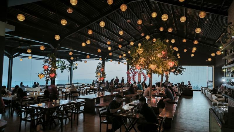 Skyline Best View Resto