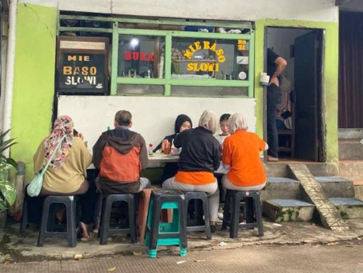 Bakso Slowi. 