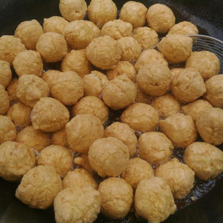 Bakso goreng. 