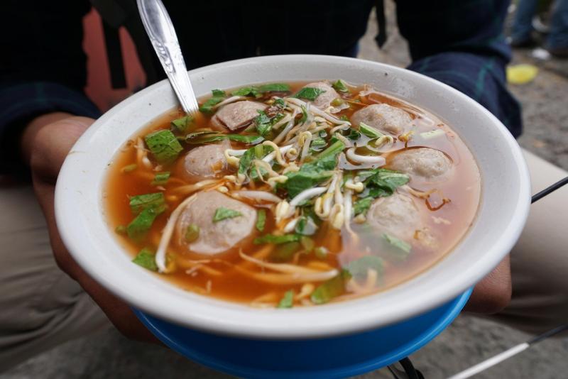 Bakso selalu cocok disajikan baik saat cuaca panas atau dingin. 