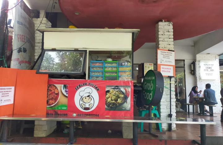 Kedai seblak.