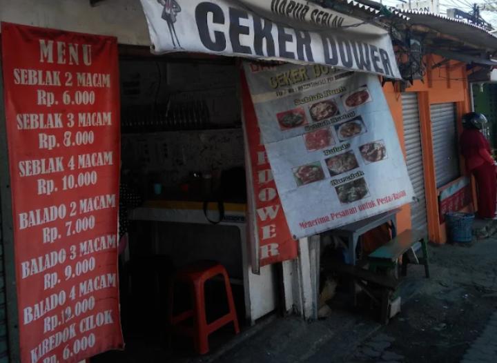 Warung seblak.