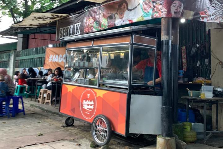 Warung seblak.