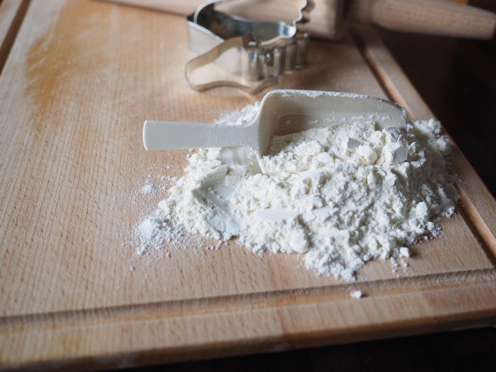 Tepung.