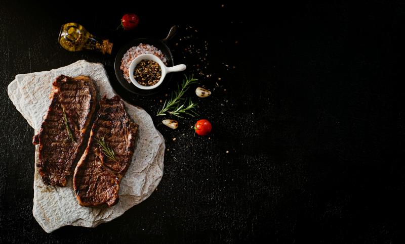 Pilihan daging di dine dining bukan hanya soal potongan terbaik, tetapi juga tentang bagaimana setiap steak memberikan pengalaman rasa yang luar biasa.