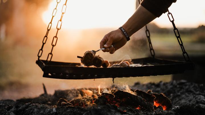 Barbecue. Sejarah steik penuh dengan kejutan dan evolusi yang menarik. 
