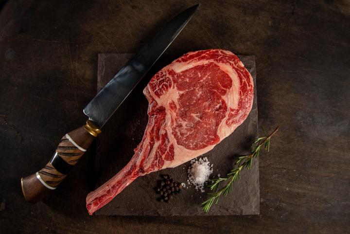 Pilihan daging di dine dining bukan hanya soal potongan terbaik, tetapi juga tentang bagaimana setiap steak memberikan pengalaman rasa yang luar biasa.