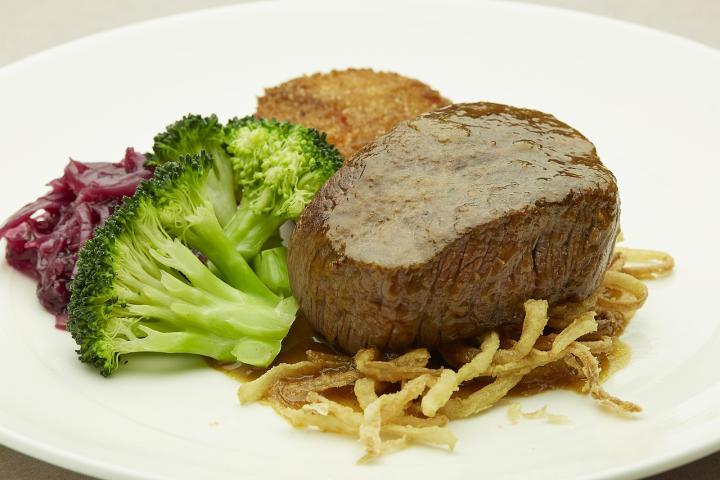 Filet Mignon. Pilihan daging di dine dining bukan hanya soal potongan terbaik, tetapi juga tentang bagaimana setiap steak memberikan pengalaman rasa yang luar biasa.