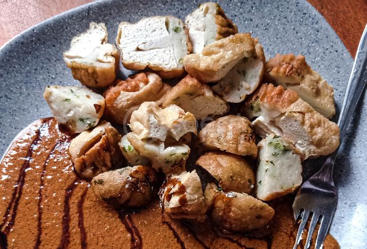 Jika disusun dalam ranking makanan enak, bisa jadi batagor menempati posisi pertama. 