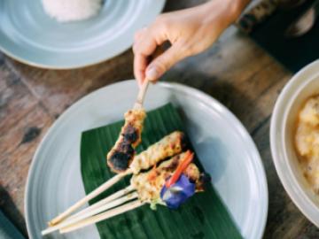 Sate buntel.