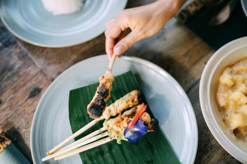 Sate buntel.