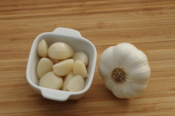 Bawang putih.