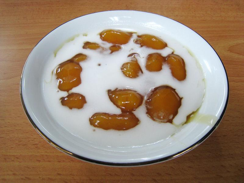 Biji salak.