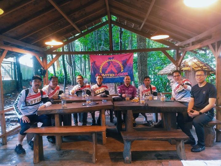 Warung Bandrek Tebing Keraton